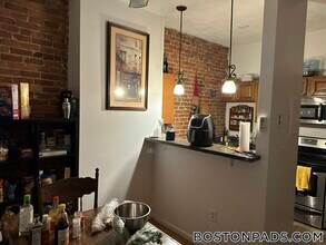 23 Cortes St, Unit 10 in Boston, MA - Foto de edificio - Building Photo