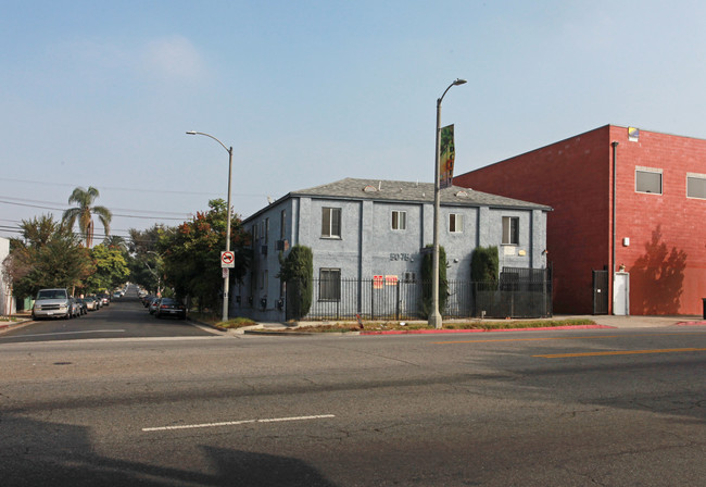 5075 W Washington Blvd in Los Angeles, CA - Foto de edificio - Building Photo