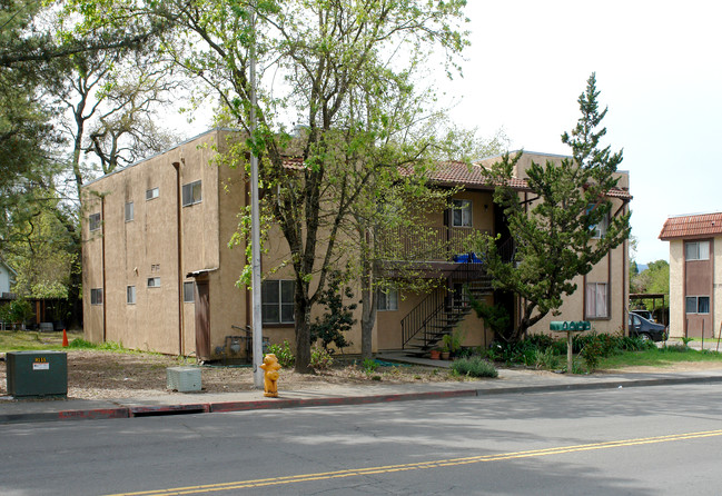 350 March Ave in Healdsburg, CA - Building Photo - Building Photo