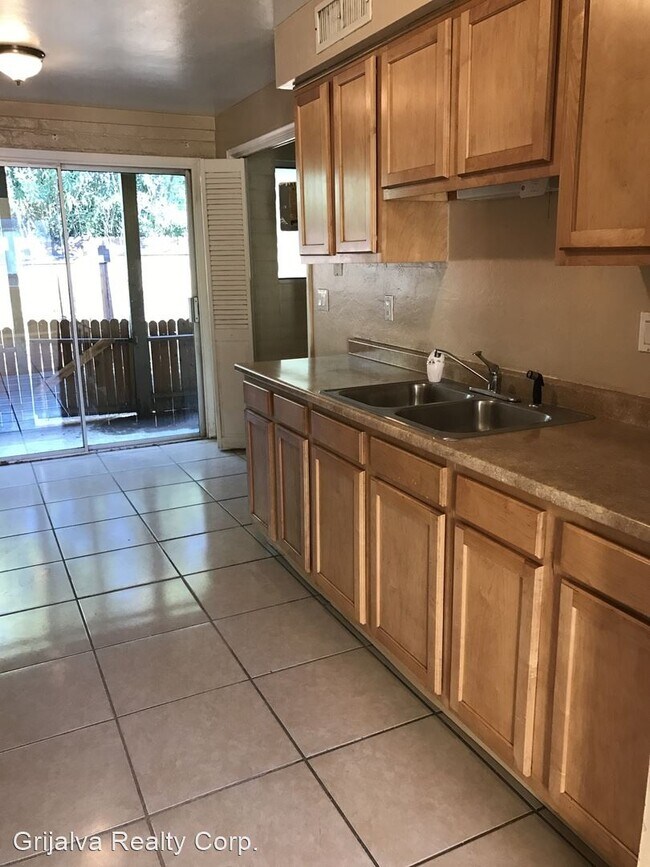 2620 N Winstel Blvd in Tucson, AZ - Building Photo - Building Photo
