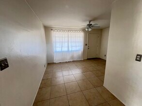 524 W Fairway Dr, Unit #5 in Mesa, AZ - Foto de edificio - Building Photo