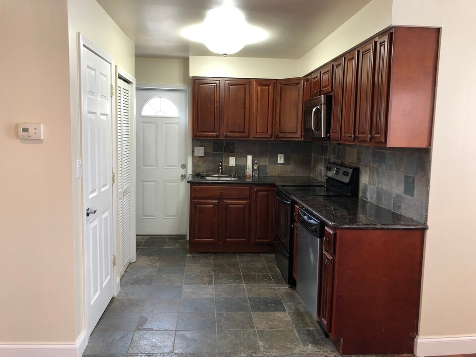 1800 S 8th St, Unit 2 in Philadelphia, PA - Building Photo