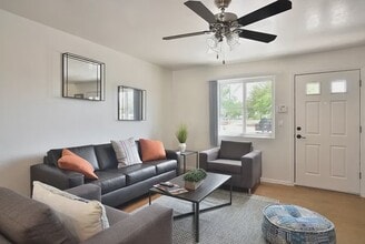 Sahuaro Point Villas in Tucson, AZ - Building Photo - Building Photo