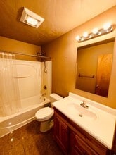 6385 W Hollywood Rd in Wasilla, AK - Building Photo - Building Photo