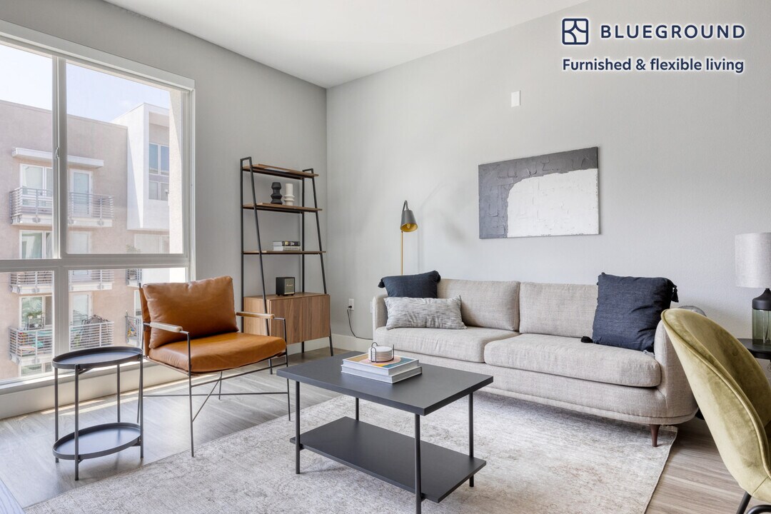 230 W 3rd St-Unit -FL6-ID739 in Long Beach, CA - Building Photo