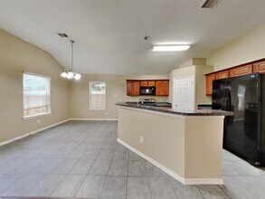113 N Heritage Oaks Dr in Texas City, TX - Foto de edificio - Building Photo