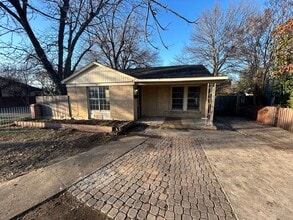 1327 Mountain Lake Rd in Dallas, TX - Building Photo - Building Photo