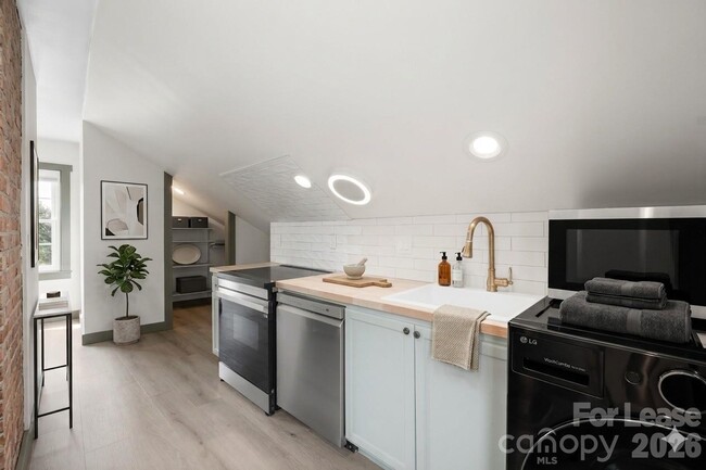 8478 Rocky River Rd in Harrisburg, NC - Building Photo - Building Photo