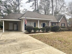 20025 Green Acres Dr in Hammond, LA - Building Photo