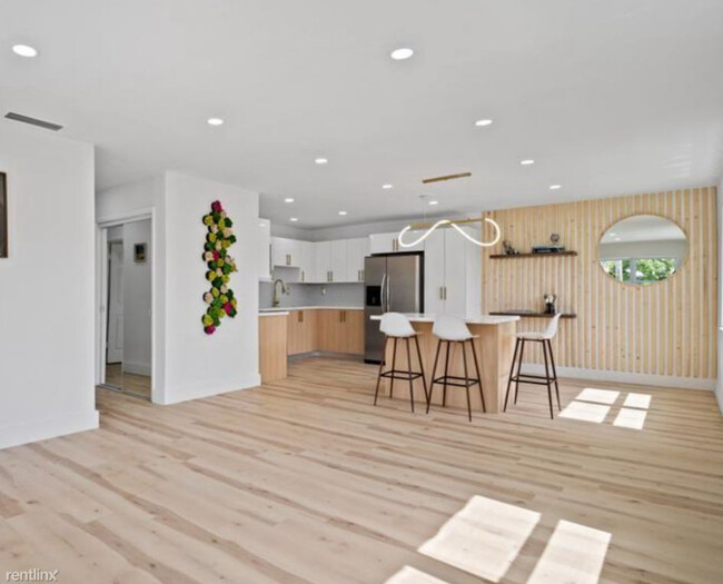 1523 NE 148th St in Miami, FL - Building Photo - Building Photo