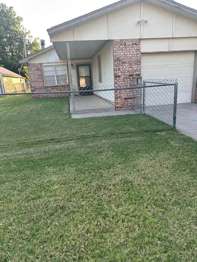 property at 1608 S Evans Ave