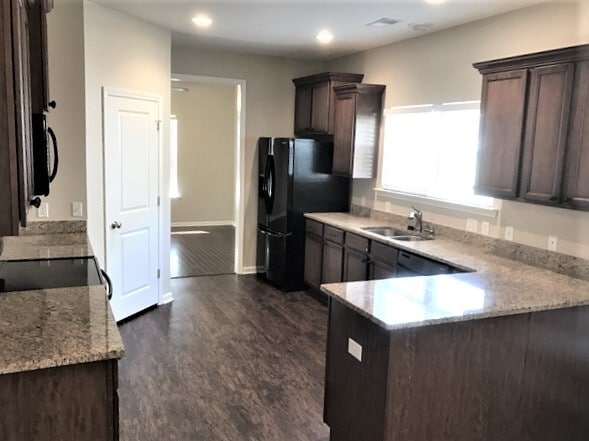 498 Stonebridge Cir in Savannah, GA - Building Photo - Building Photo