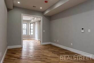 995 Lafayette Ave in Brooklyn, NY - Building Photo - Building Photo