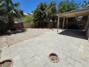 7525 Hickory Hills Dr in Las Vegas, NV - Foto de edificio - Building Photo