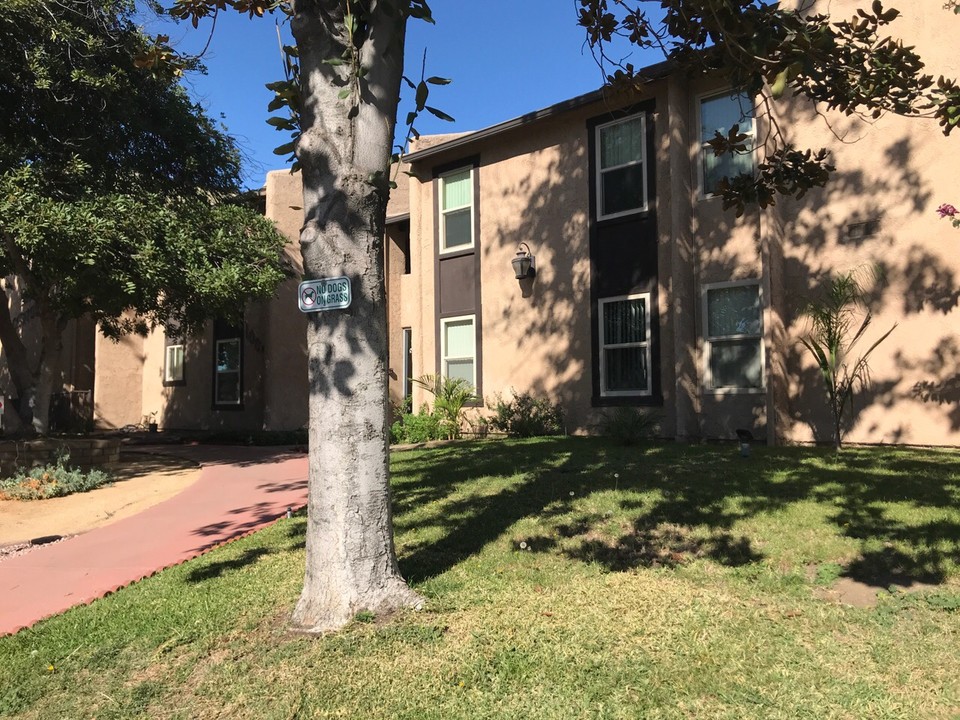 Las Casitas in Arcadia, CA - Building Photo