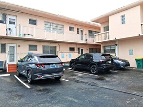 7860 Harding Ave in Miami Beach, FL - Building Photo - Building Photo