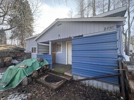 215 Bridge St in Chester, CA - Building Photo