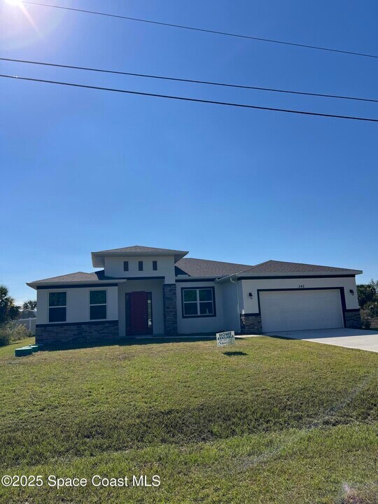 542 Lambright St SW in Palm Bay, FL - Building Photo
