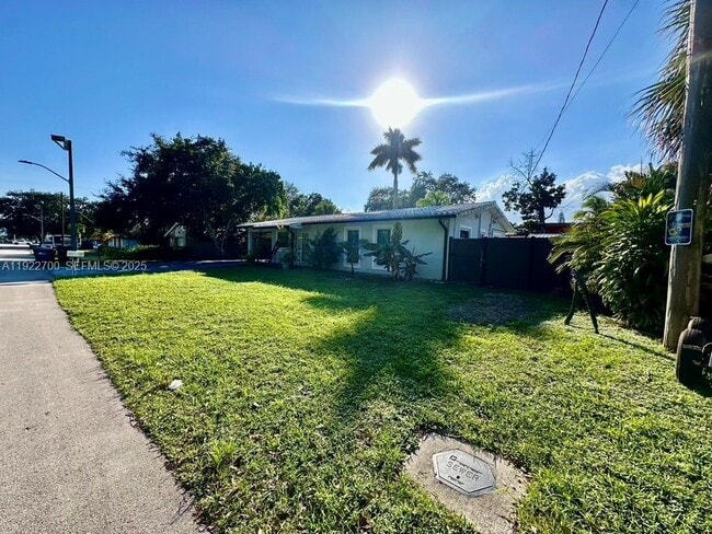 4681 SW 26th Ter in Fort Lauderdale, FL - Building Photo - Building Photo