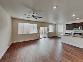 108 Market St in Henderson, NV - Building Photo - Building Photo