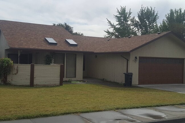 property at 415 Walla Walla St