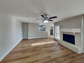 7726-7712 12 Fairway Ln in Humble, TX - Building Photo - Building Photo