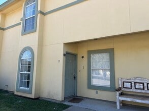 1000 Ranchway Dr, Unit 21 in Laredo, TX - Building Photo - Building Photo