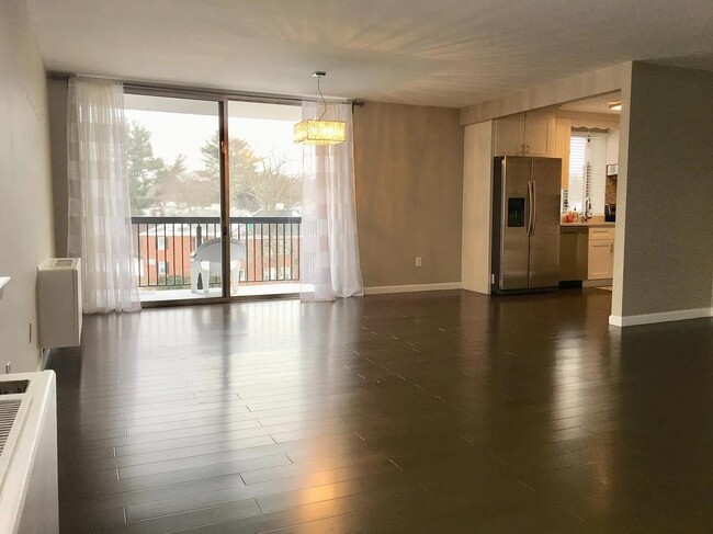 20 Hammond Pond Pky, Unit 308 in Chestnut Hill, MA - Building Photo - Building Photo