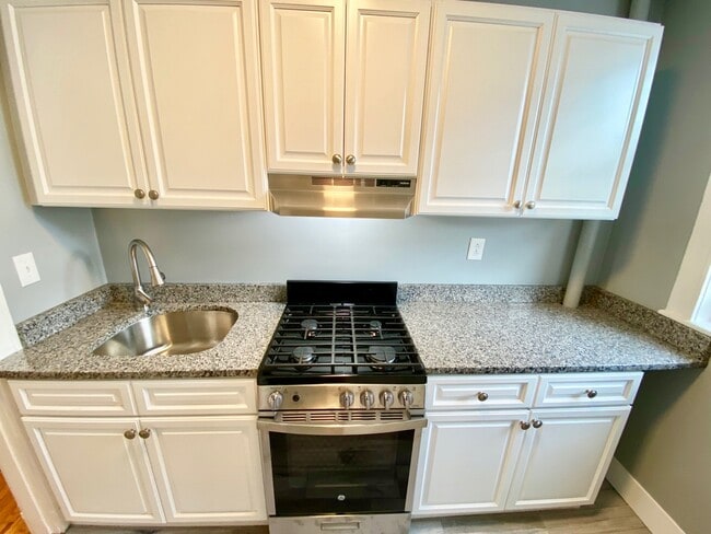 69 Quint Ave in Boston, MA - Foto de edificio - Building Photo