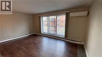326 Hunter St E in Hamilton, ON - Building Photo - Building Photo