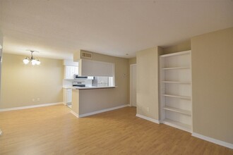 12955 Woodforest Blvd, Unit 14 in Houston, TX - Building Photo - Building Photo