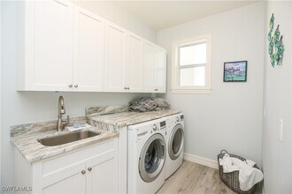 1480 Curlew Ave in Naples, FL - Foto de edificio - Building Photo