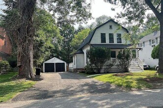 16 Maple St, Unit 2F in Closter, NJ - Building Photo - Building Photo