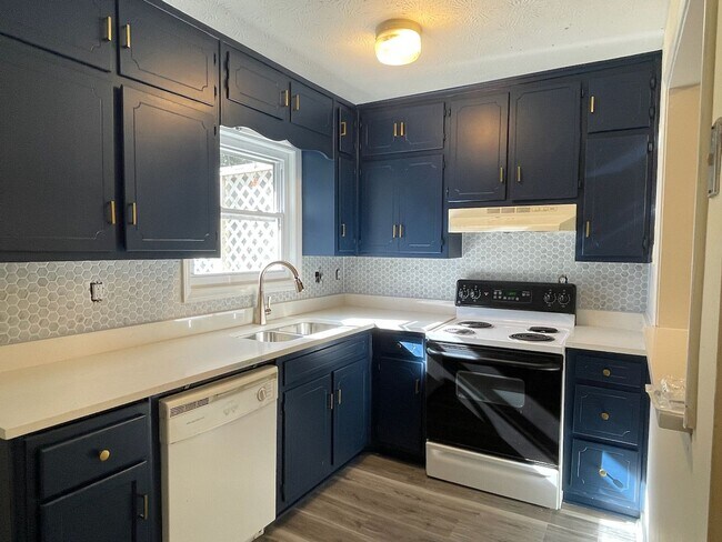 4912 Valley Dale Ct in Lilburn, GA - Building Photo - Building Photo