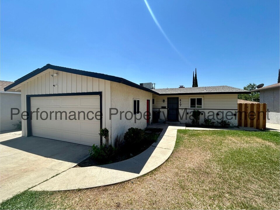 417 Poplar Ave in Bakersfield, CA - Building Photo