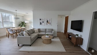 75 42nd St in Toronto, ON - Building Photo