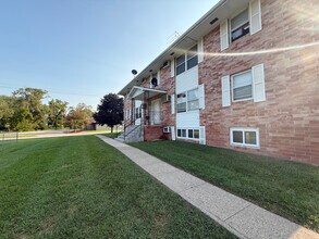 704 E 14th St in Atlantic, IA - Foto de edificio - Building Photo