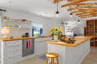 425 10th Ave in Indialantic, FL - Building Photo - Building Photo