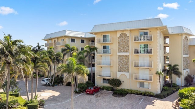 3000 Gulf Shore Blvd N