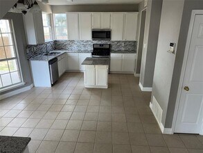 5201 Tennis Villa Dr in Arlington, TX - Foto de edificio - Building Photo
