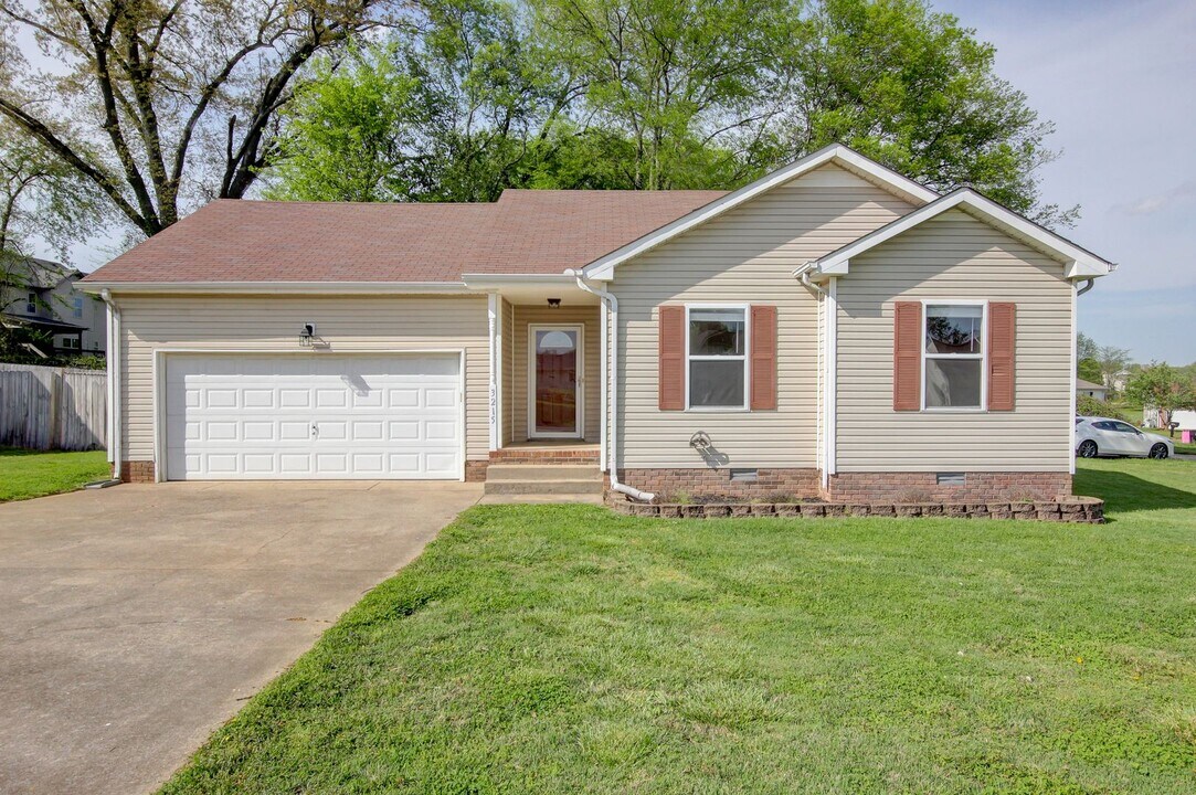 3215 N Senseney Cir in Clarksville, TN - Building Photo