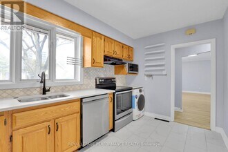 934 Smyth Rd in Ottawa, ON - Building Photo - Building Photo