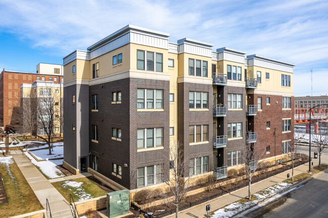 Water Street Brownstones in Des Moines, IA - Foto de edificio - Building Photo