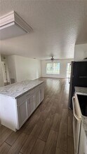 724 Downing St in New Smyrna Beach, FL - Building Photo - Building Photo