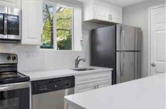 115 W Emerson St in Melrose, MA - Building Photo - Building Photo