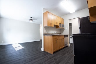 112 River Apartment in Winnipeg, MB - Building Photo - Building Photo