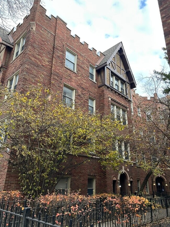 property at 4957 N Whipple St