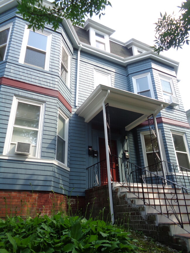 9 Bond St, Unit 2 in Somerville, MA - Building Photo - Building Photo