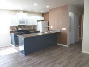 1261 Victor St, Unit 2 in El Cajon, CA - Foto de edificio - Building Photo