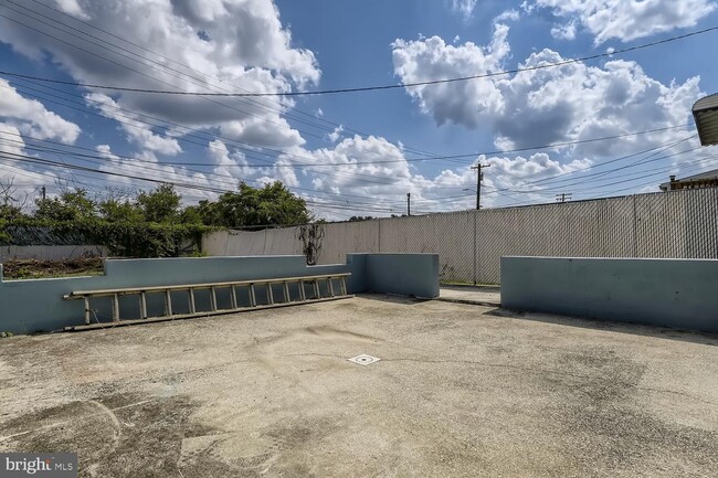 4111 Sunnyside Ave, Unit Basement Apartment in Baltimore, MD - Foto de edificio - Building Photo